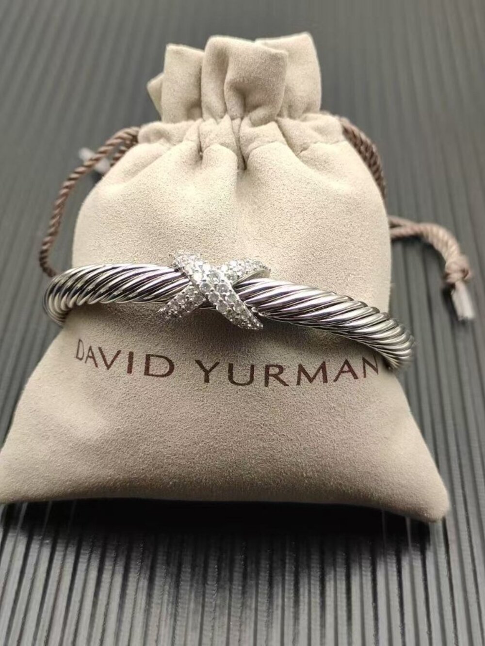 David Yurman's bracelet with a cross motif - Picture 4 of 5